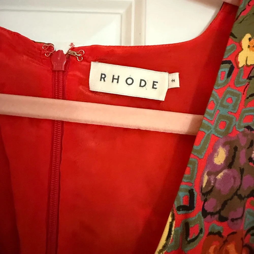 EUC Gwyneth Dress Highland Orchard Berry
Lulani Floral by Rhode - Picture 5 of 6